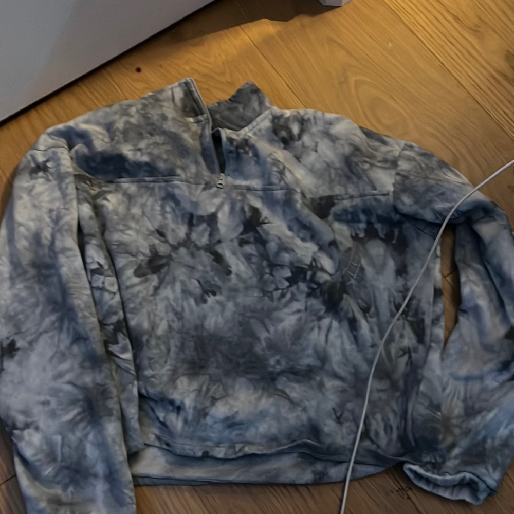 Cropped gray tie-dye sweater